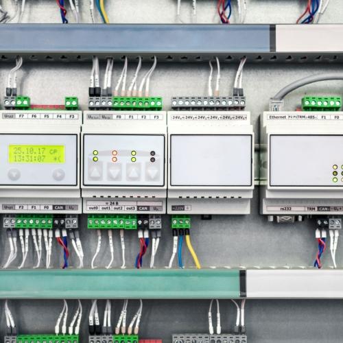 frammento-di-circuito-nell-armadio-elettrico.jpg